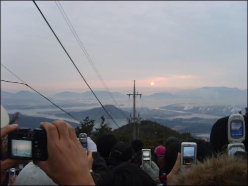 해가 솟아오르고 있습니다. 